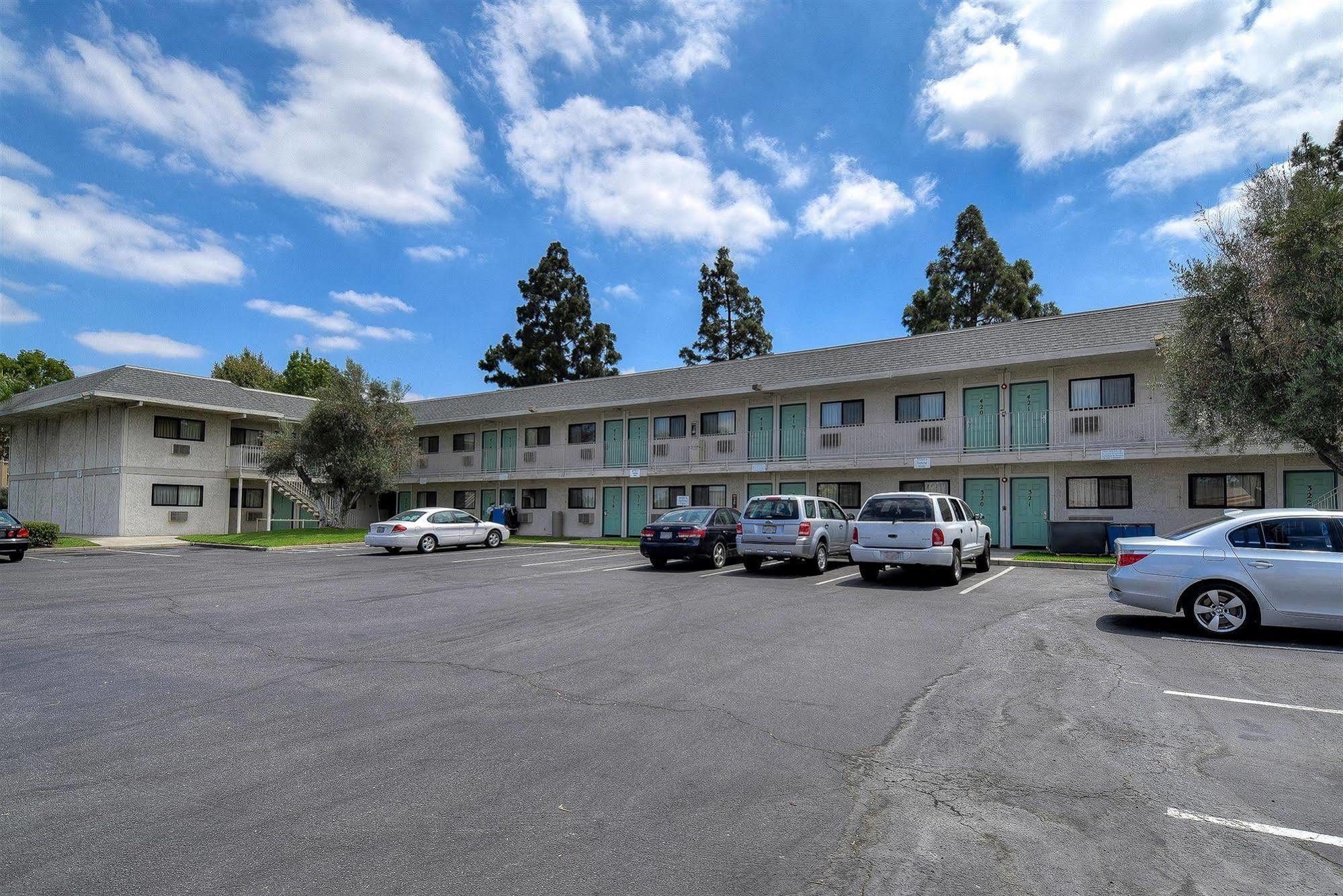 Motel 6 Anaheim Stadium - 오렌지 외부 사진