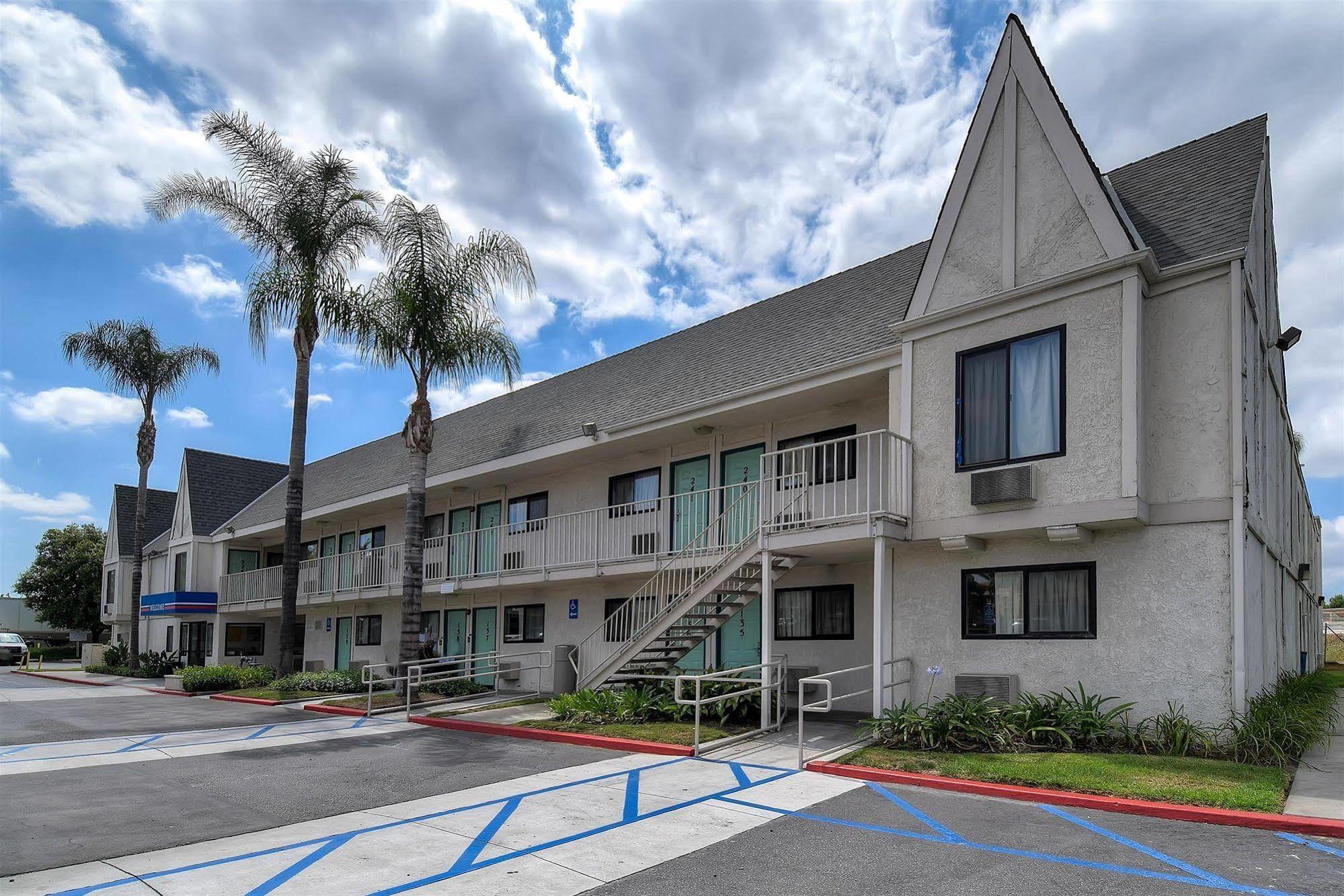 Motel 6 Anaheim Stadium - 오렌지 외부 사진