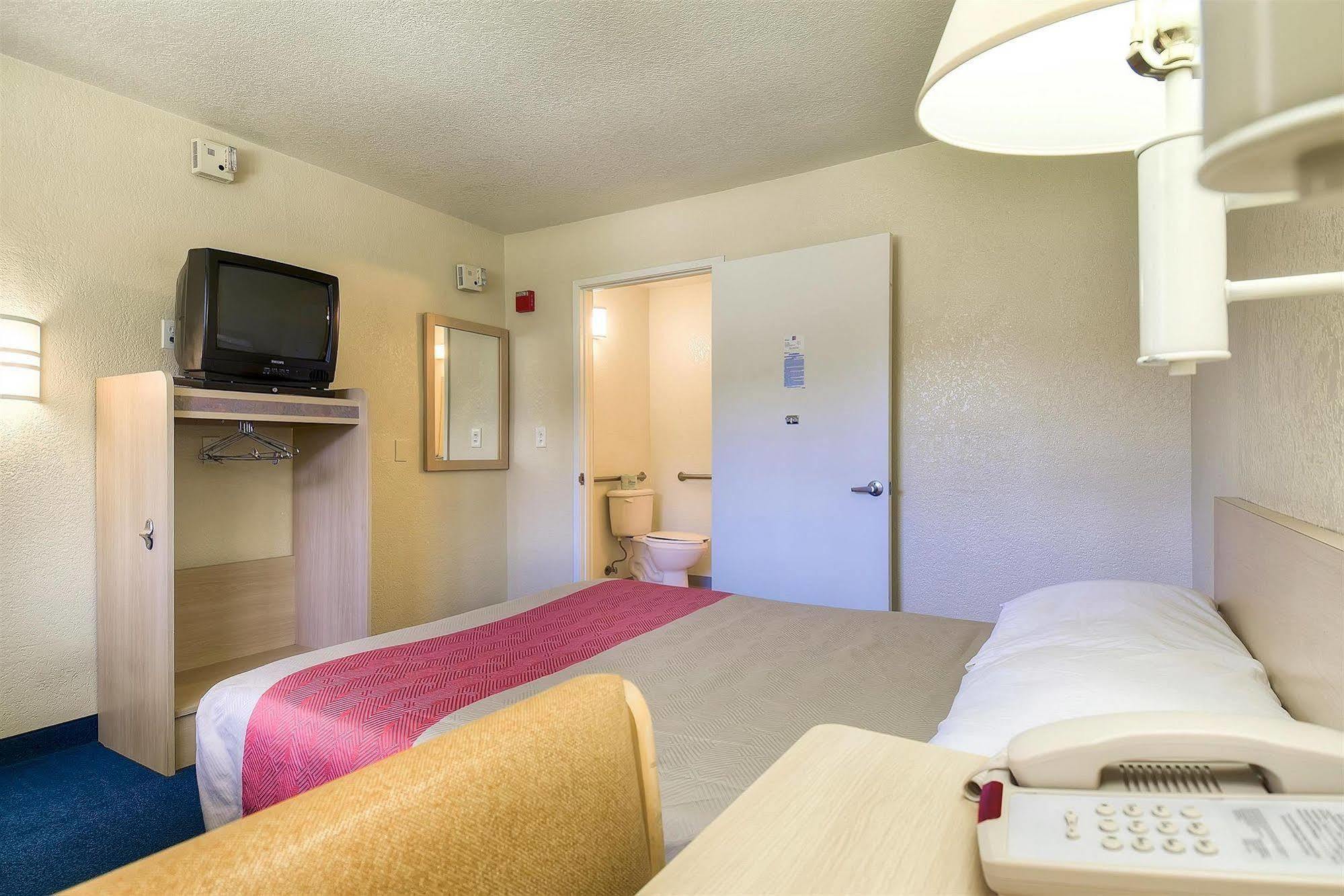 Motel 6 Anaheim Stadium - 오렌지 외부 사진