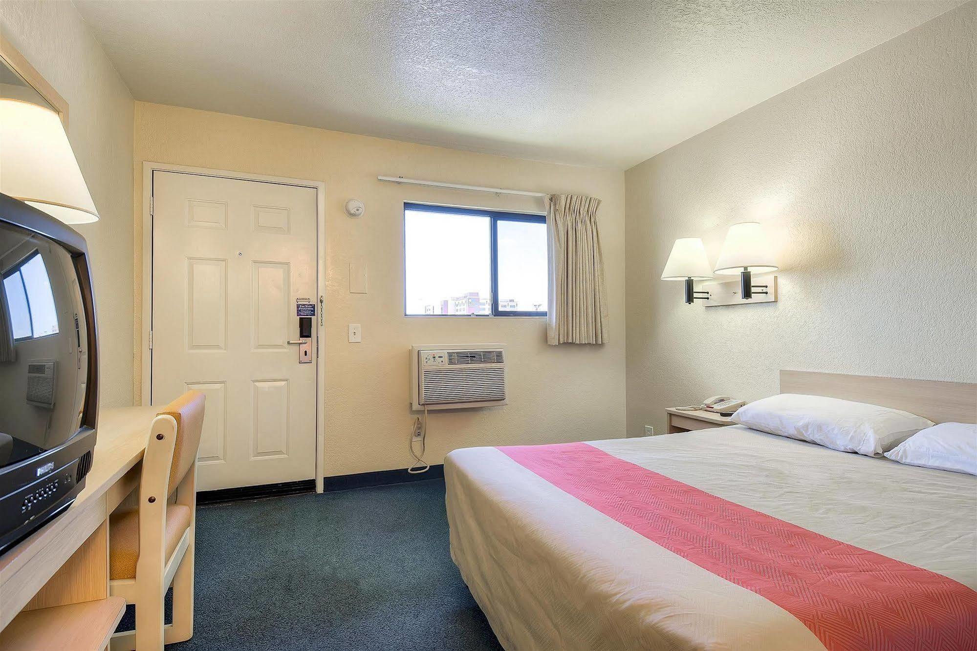Motel 6 Anaheim Stadium - 오렌지 외부 사진
