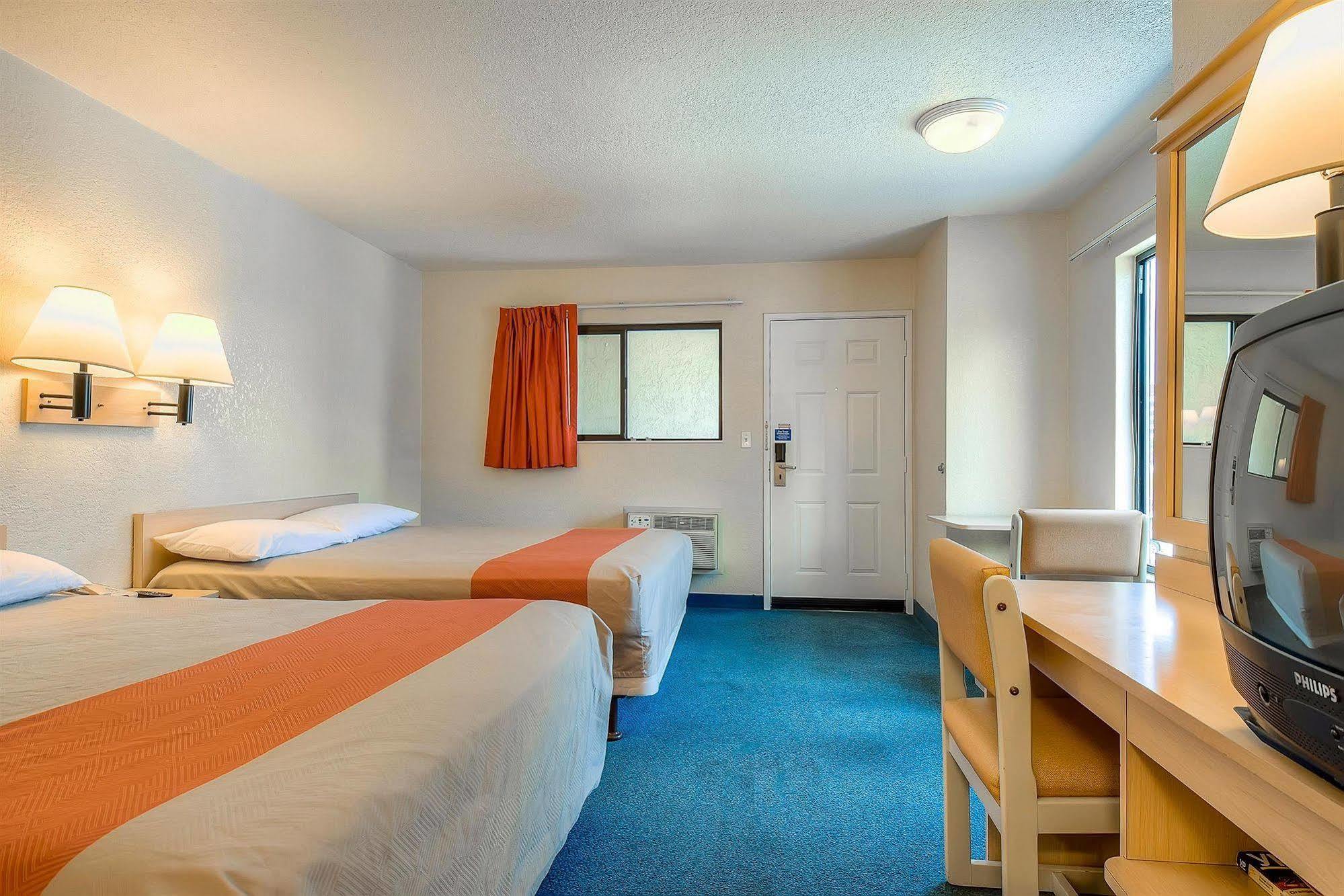 Motel 6 Anaheim Stadium - 오렌지 외부 사진