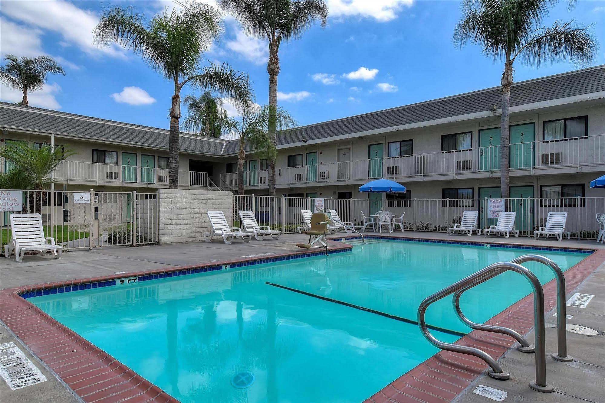 Motel 6 Anaheim Stadium - 오렌지 외부 사진
