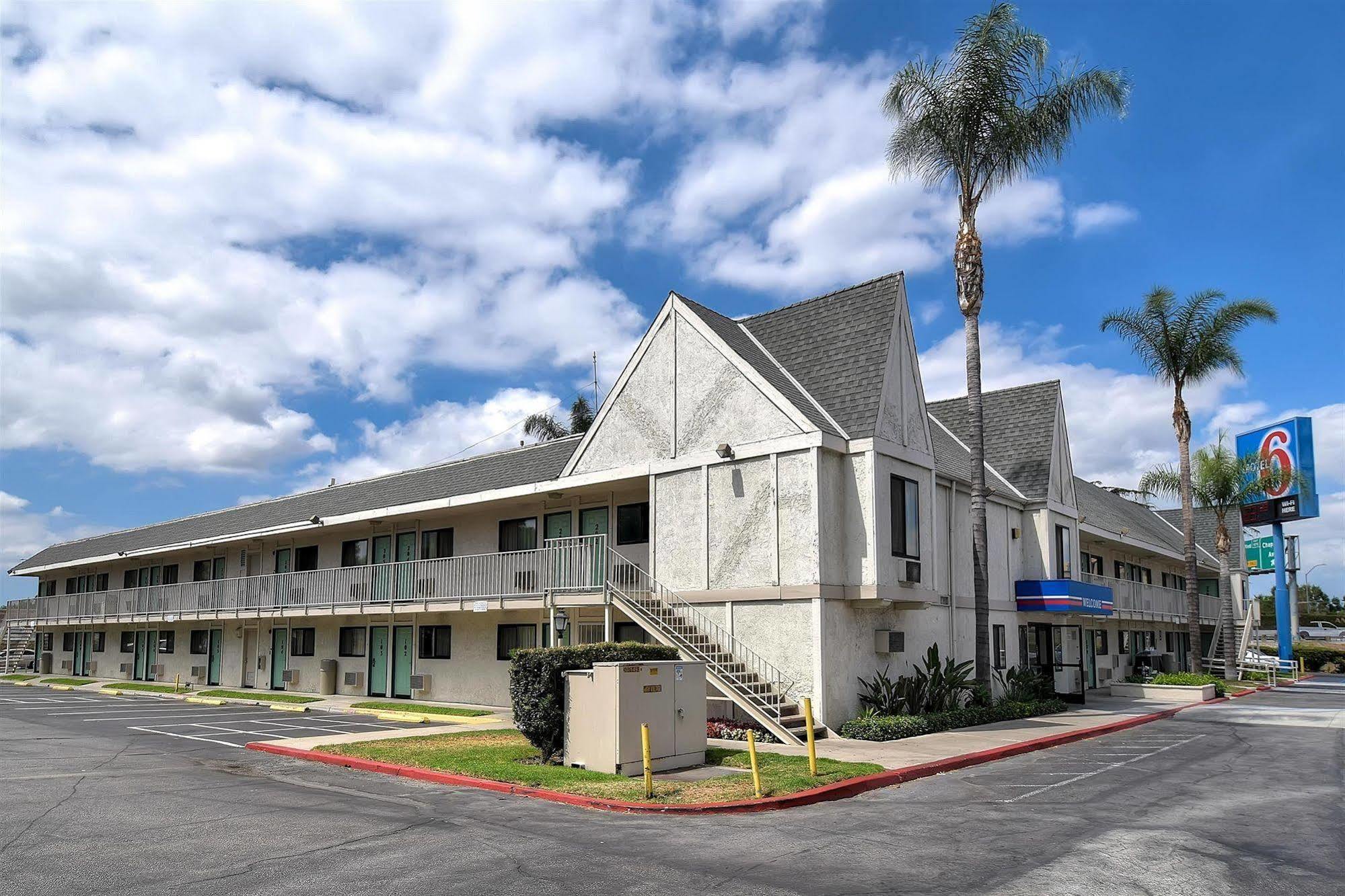 Motel 6 Anaheim Stadium - 오렌지 외부 사진