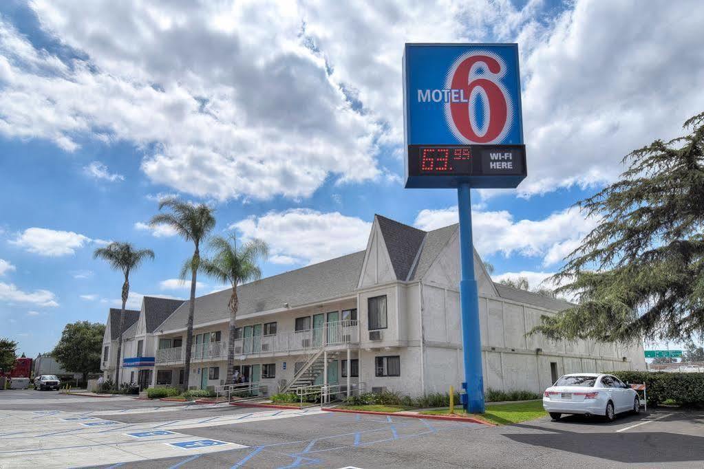 Motel 6 Anaheim Stadium - 오렌지 외부 사진